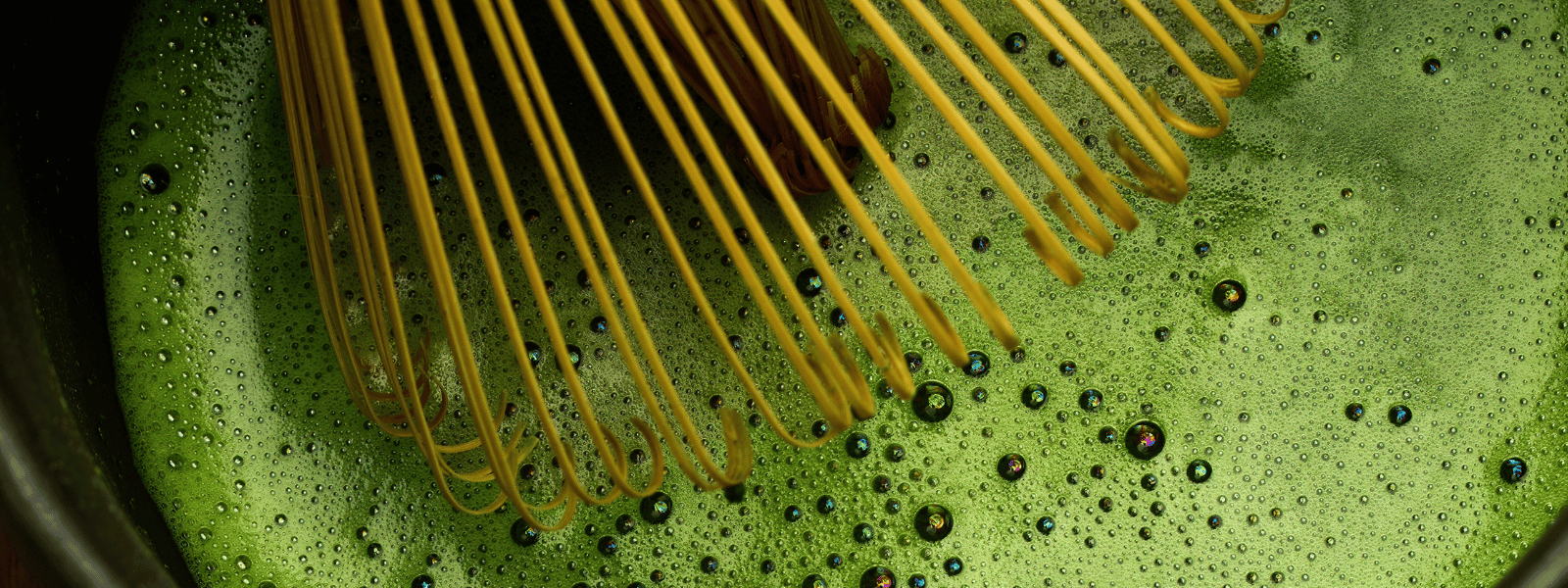 sélection de matcha et chasen bio suisse