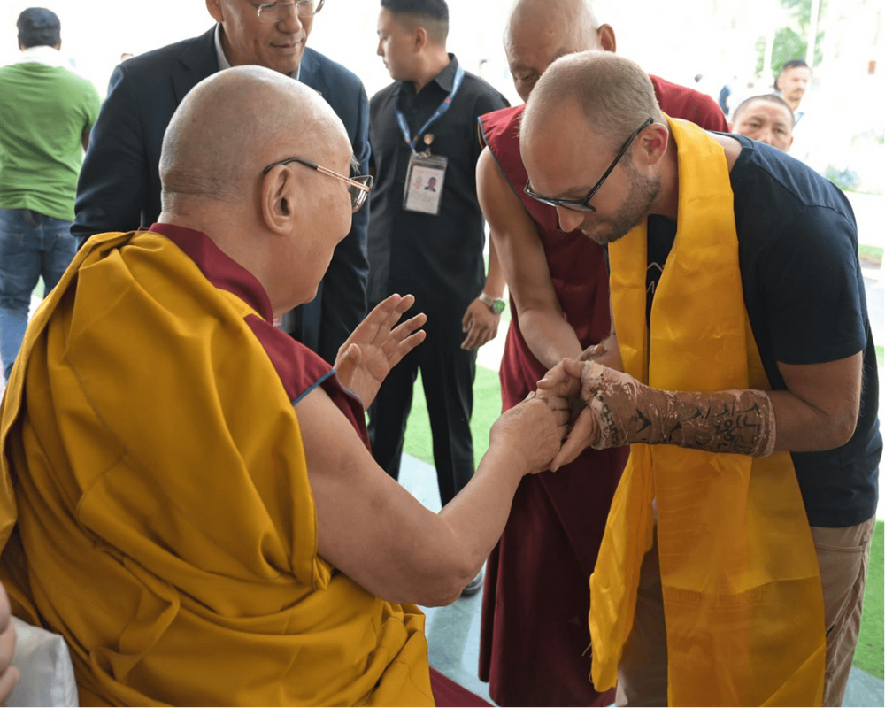 Maurin Lavergnat, fondateur de Terrame pour l'association Ammala avec le Dalai Lama