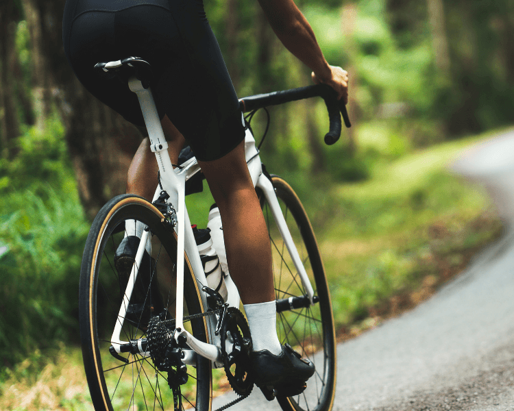 Homme faisant du sport en Suisse 