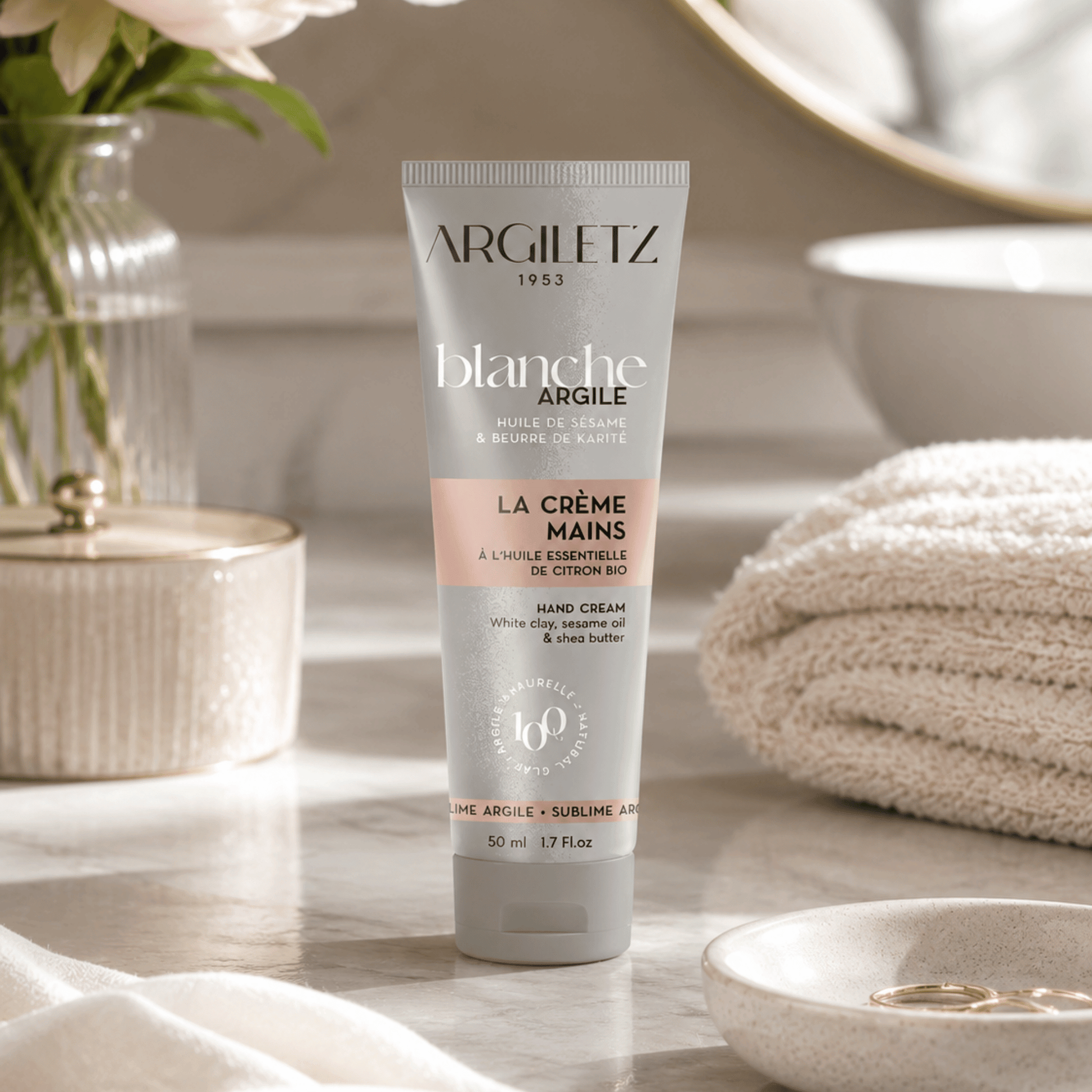 Crème mains Argiletz 50 ml à l’argile blanche, parfum citron bio. Aide à adoucir et réconforter les mains au quotidien.