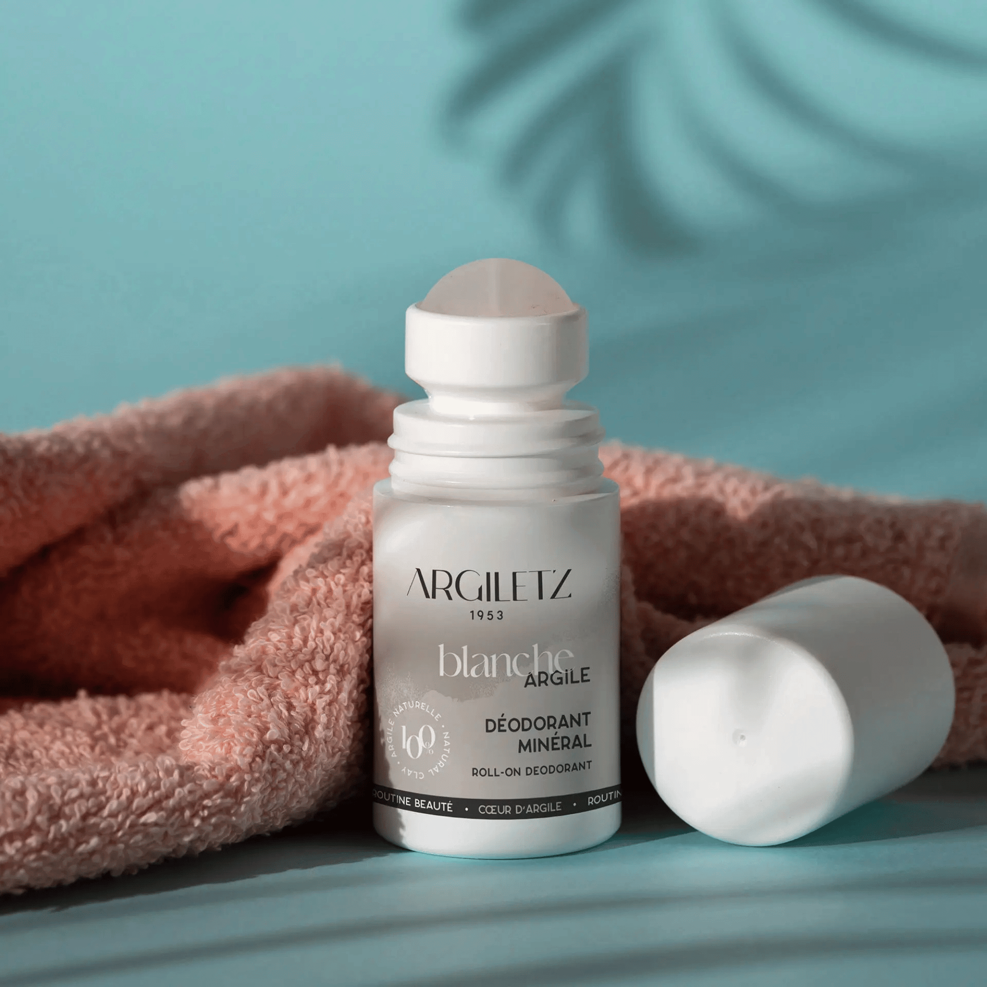 Déodorant roll-on Argiletz 50 ml à l’argile blanche et calendula. Aide à neutraliser les odeurs et apporte une fraîcheur naturelle.