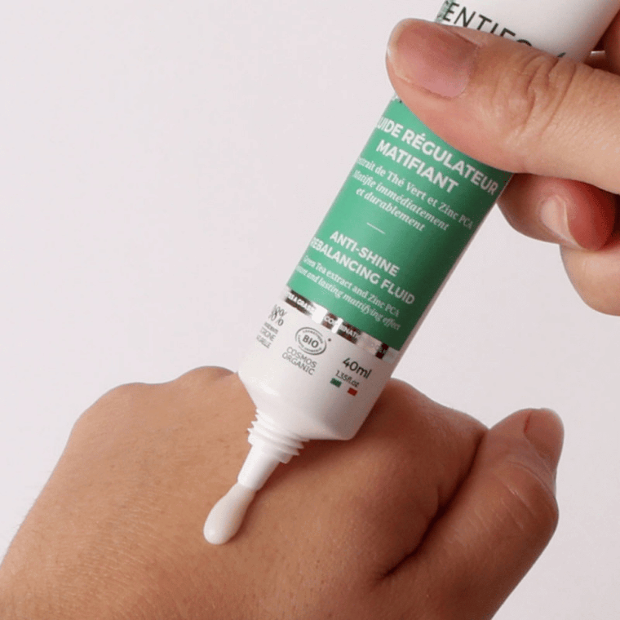 Fluide régulateur matifiant Centifolia 40 ml au thé vert bio, Zinc PCA et actif marin. Soin bio pour peaux mixtes à grasses.