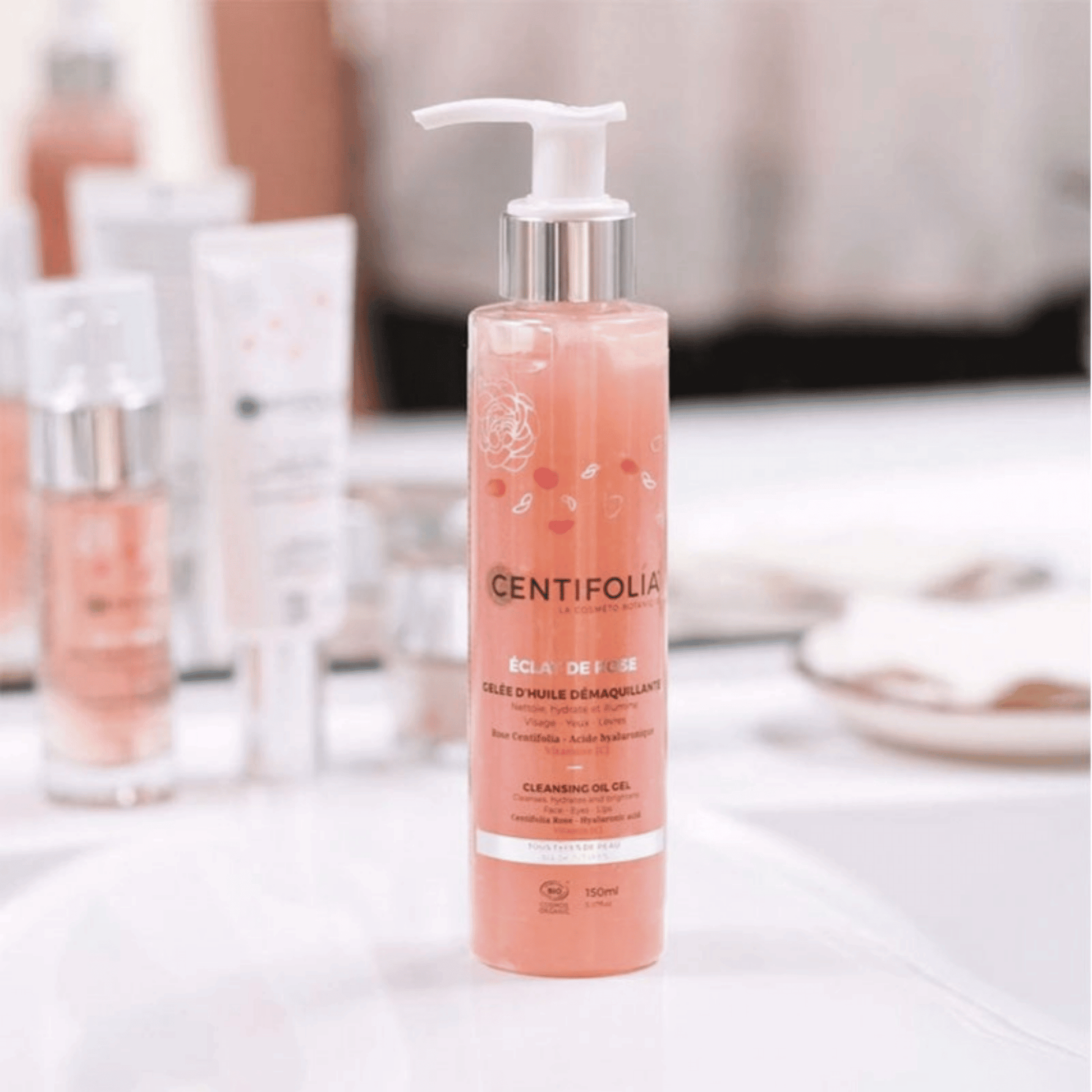 Gelée d’huile démaquillante Éclat de Rose Centifolia 150 ml à la rose bio, acide hyaluronique, vitamine C et huile de ricin.