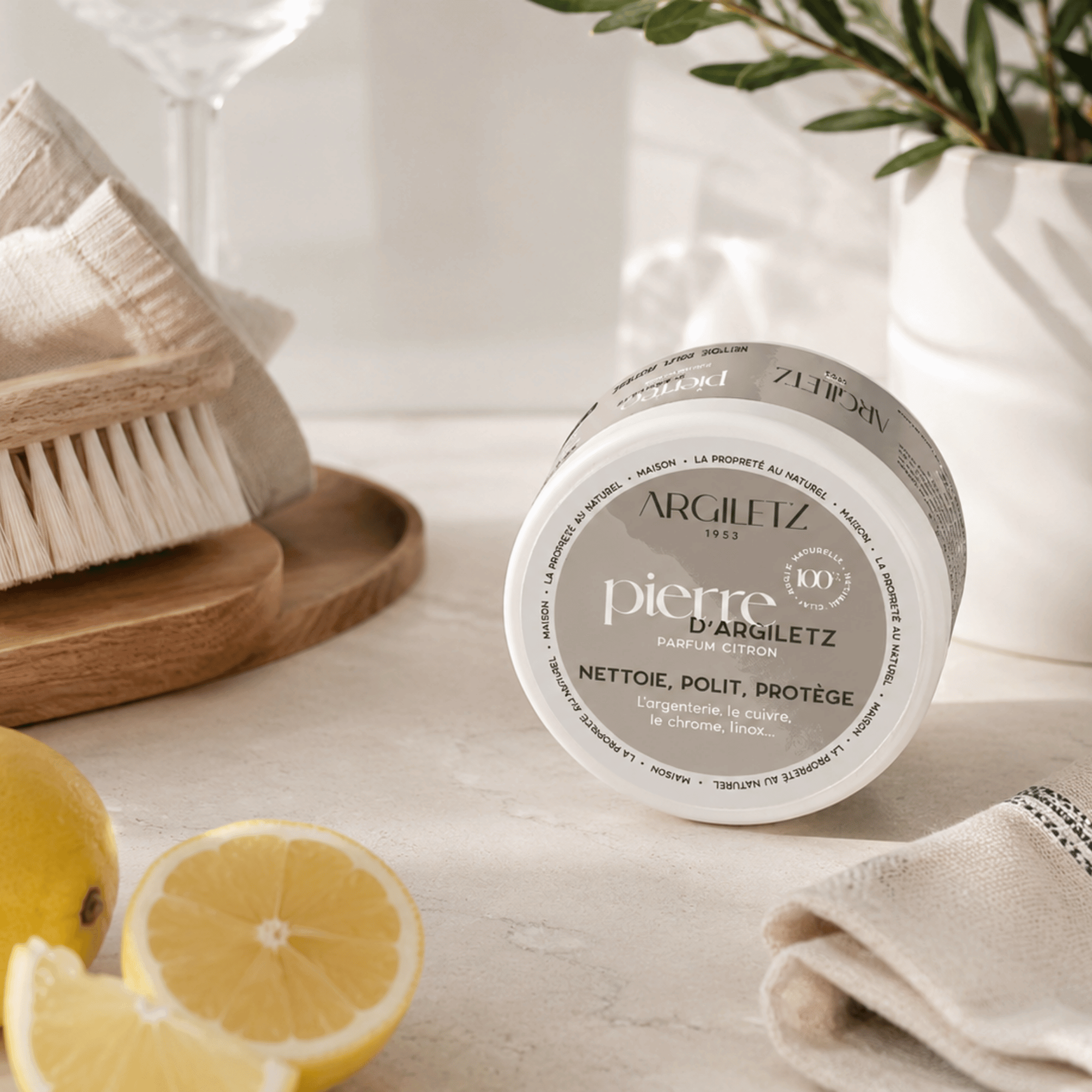 Pierre d’Argiletz citron 300 g, nettoyant naturel à base d’argile. Nettoie, polit et fait briller inox, cuivre, chrome et surfaces.