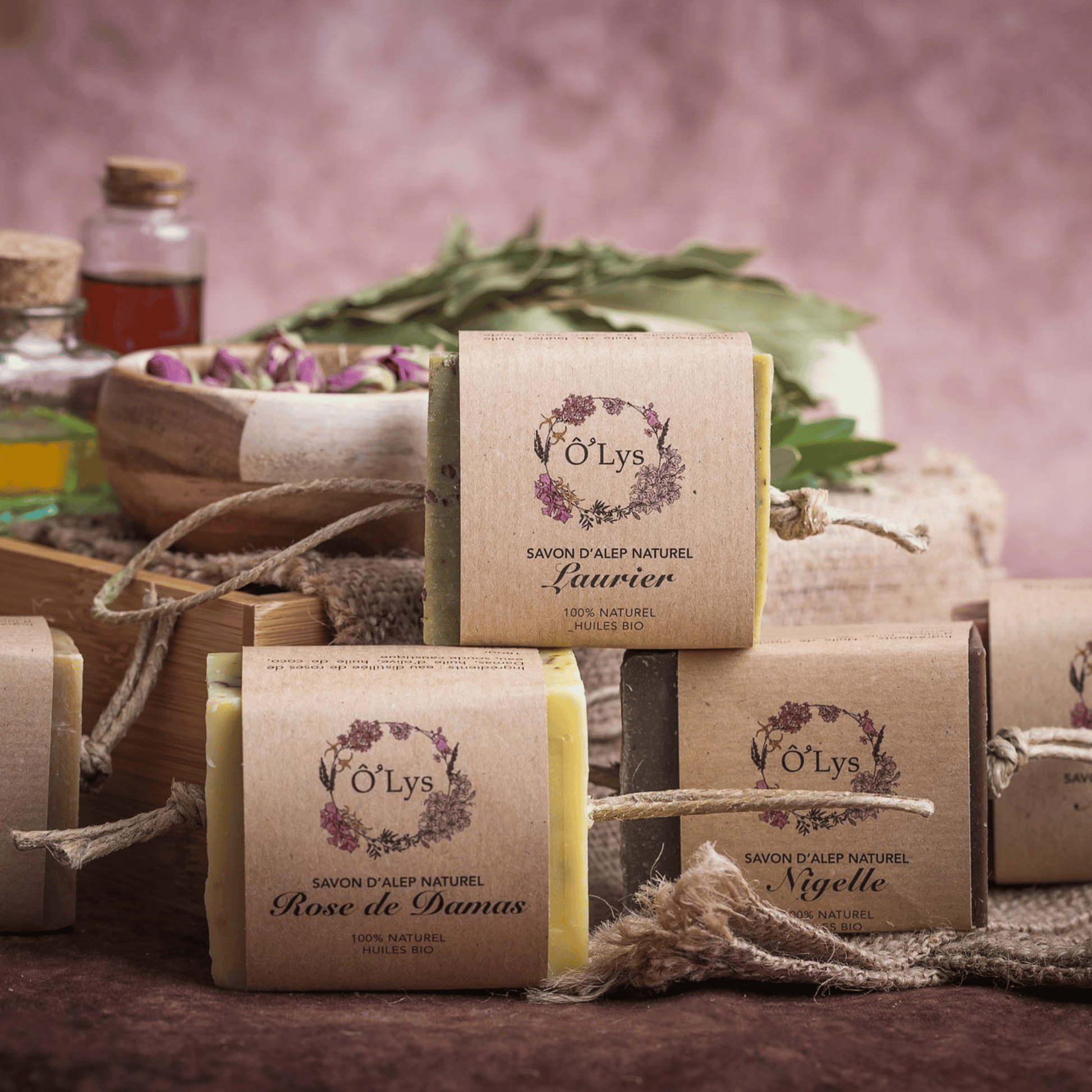 Savons d’Alep Ô’Lys en 100 g ou 195 g : traditionnel, laurier, amande, nigelle, rose de Damas ou cinq huiles. Vegan et sans huile de palme.
