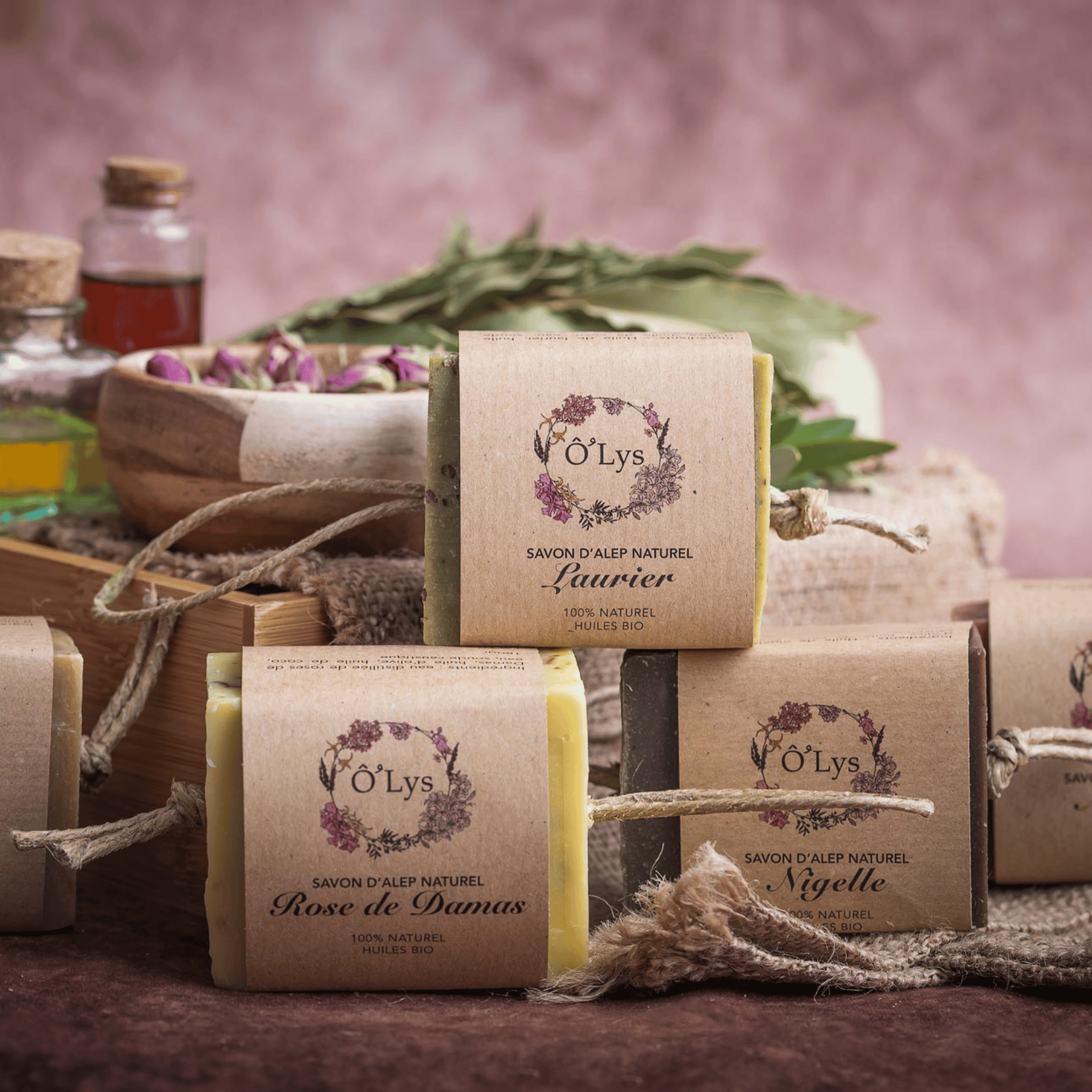 Savons d’Alep Ô’Lys en 100 g ou 195 g : traditionnel, laurier, amande, nigelle, rose de Damas ou cinq huiles. Vegan et sans huile de palme.